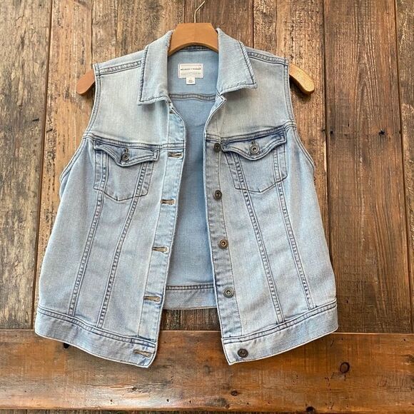Melrose and Market Sz 8 Blue Denim Farmcore Western Denim Sleeveless Vest - Picture 2 of 7
